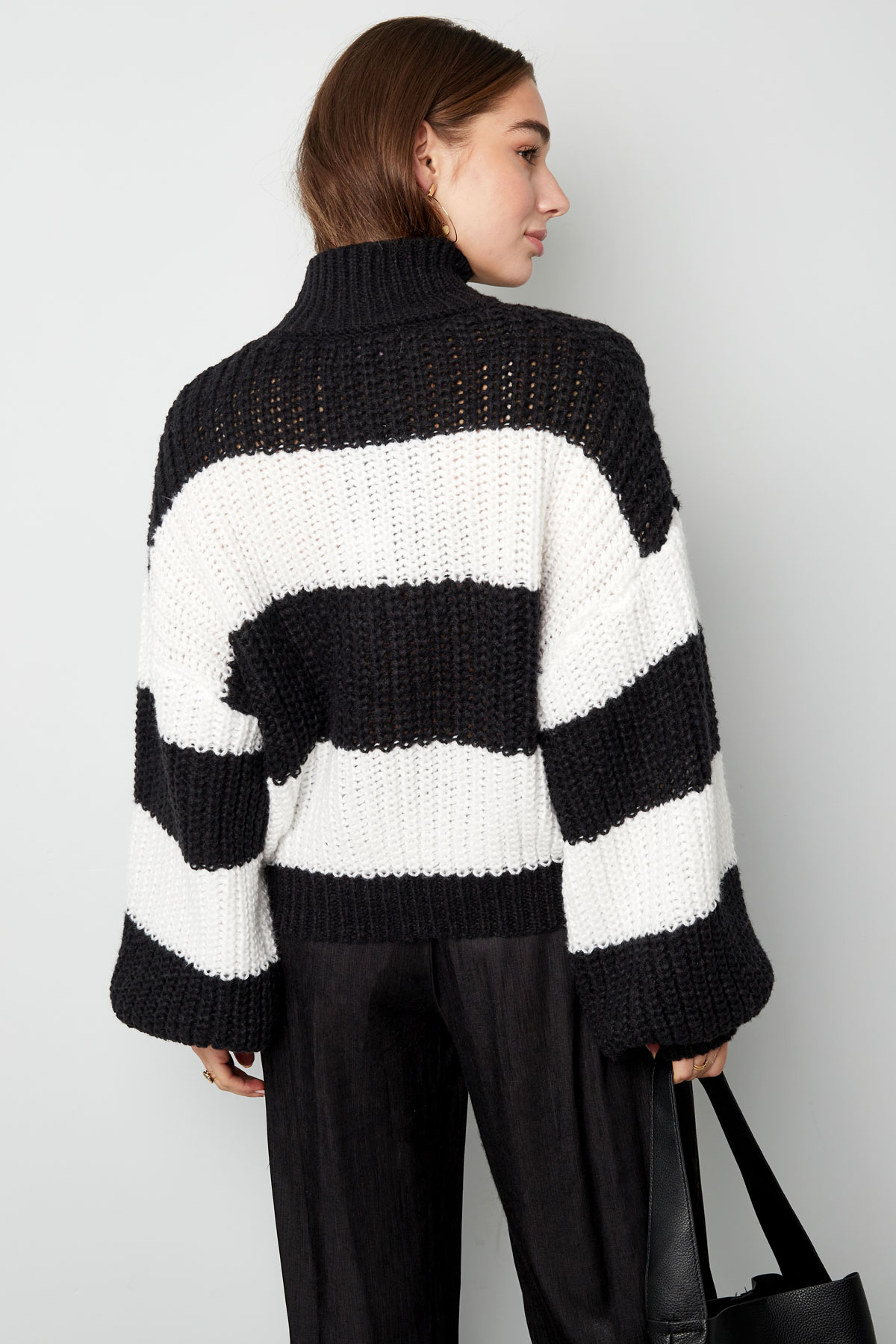 Warme gebreide gestreepte trui - zwart wit h5 Afbeelding11